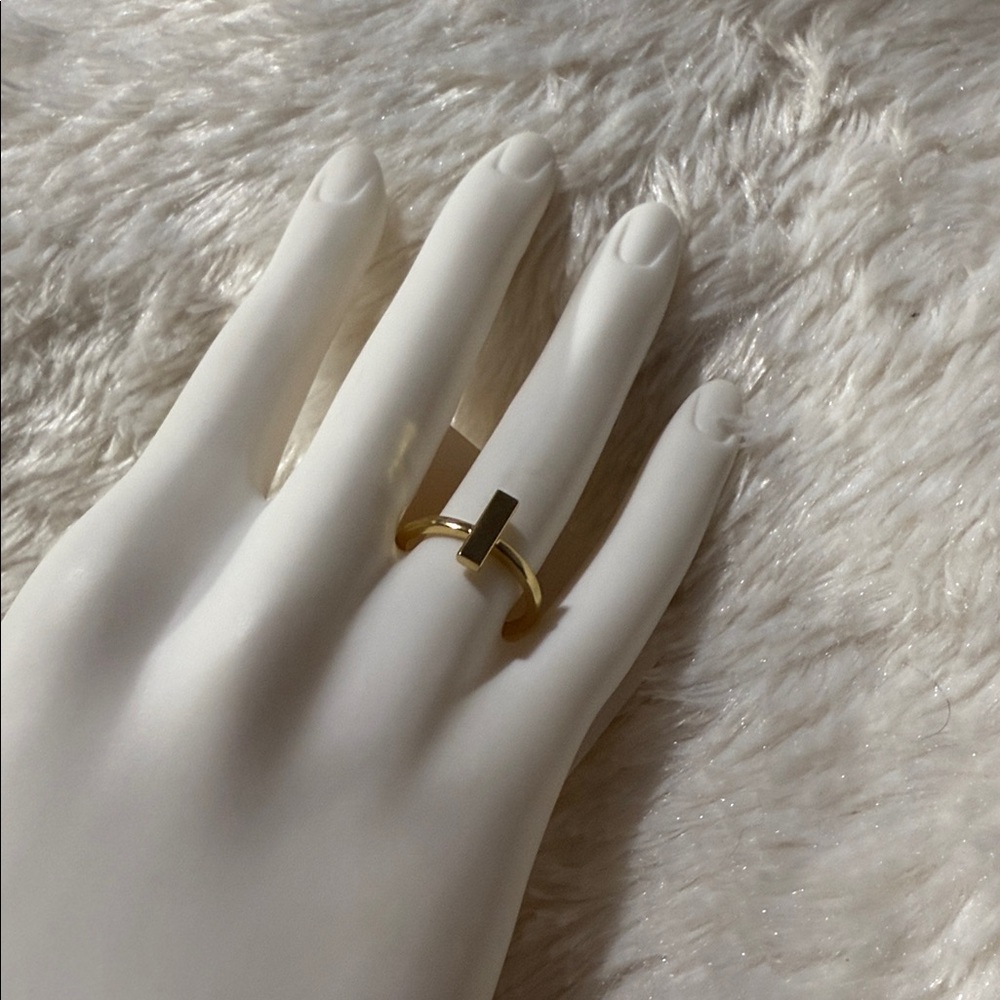 French Connection Gold Bar Ring - Picture 4 of 4